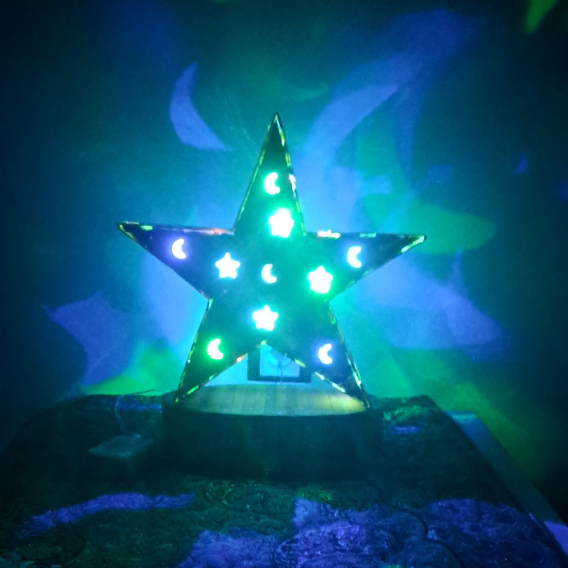 آباژور ماه و ستاره و ابر